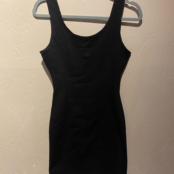 Tight zip up little black dress - Picture 2 of 3